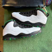 Load image into Gallery viewer, Jordan Seattle 10s Size 13

