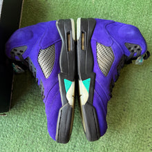 Load image into Gallery viewer, Jordan Alternate Grape 5s Size 10
