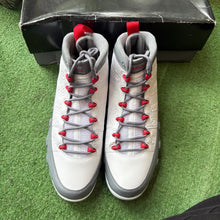 Load image into Gallery viewer, Jordan Fire Red 9s Size 11
