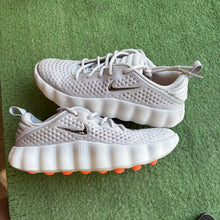 Load image into Gallery viewer, Nike Light Smoke Grey Mind 002 Size 9
