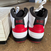 Load image into Gallery viewer, Jordan Chicago 2s Size 9.5
