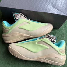 Load image into Gallery viewer, Converse Cheetah SHAI 001s Size 10.5
