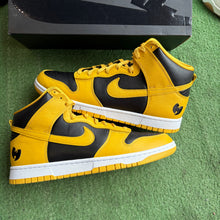 Load image into Gallery viewer, Nike Wu Tang Clan High Dunks Size 11.5
