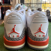 Load image into Gallery viewer, Jordan Georgia Peach 3s Size 11.5W/10M
