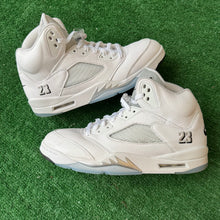 Load image into Gallery viewer, Jordan White Metallic 5s Size 11.5
