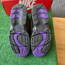 Load image into Gallery viewer, Nike Ravens Diamond Turfs Size 10.5
