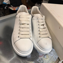 Load image into Gallery viewer, Alexander McQueen Oversized Size 38
