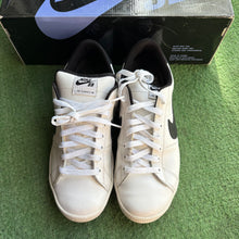 Load image into Gallery viewer, Nike Air Classic SBs Size 8.5
