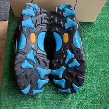 Load image into Gallery viewer, Sicko Hiking Sneakers Size 9.5
