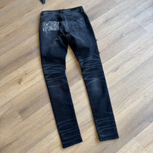 Load image into Gallery viewer, Amiri Denim Size 30
