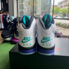 Load image into Gallery viewer, Jordan Grape 5s Size 9

