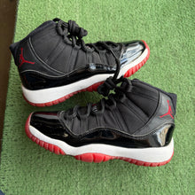 Load image into Gallery viewer, Jordan Bred 11s Size 5.5Y
