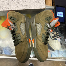 Load image into Gallery viewer, Jordan Olive 5s Size 10.5
