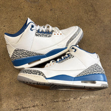 Load image into Gallery viewer, Jordan Wizard 3s Size 9.5
