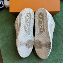 Load image into Gallery viewer, Louis Vuitton Skates Size 9UK
