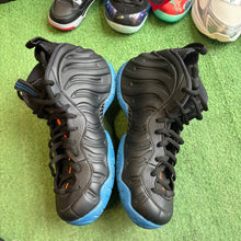 Load image into Gallery viewer, Nike Knicks Foamposites Size 10
