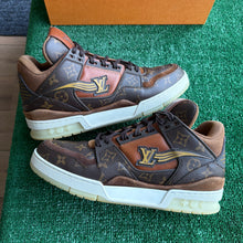 Load image into Gallery viewer, Louis Vuitton Trainers Size 8UK
