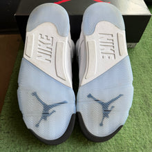Load image into Gallery viewer, Jordan White Metallic 5s Size 8
