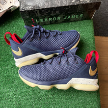 Load image into Gallery viewer, Nike LeBron 14s Size 8
