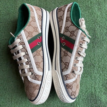 Load image into Gallery viewer, Gucci Tennis Low Tops Size 40
