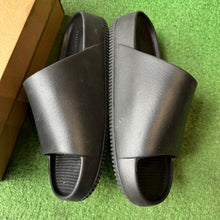 Load image into Gallery viewer, Nike Calm Slide Size 10
