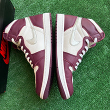 Load image into Gallery viewer, Jordan Bordeaux 1s Size 10.5
