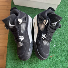 Load image into Gallery viewer, Jordan White Thunder 4s Size 7Y
