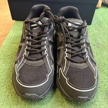 Load image into Gallery viewer, Dior B30s Size 44
