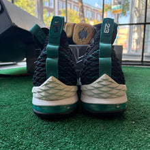 Load image into Gallery viewer, Nike LeBron Griffey 15s Size 11
