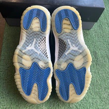 Load image into Gallery viewer, Jordan Space Jam Low 11s Size 9
