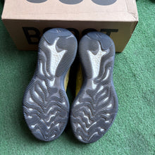 Load image into Gallery viewer, Yeezy Hylte 380s Size 11
