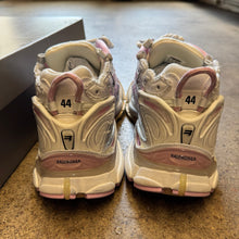 Load image into Gallery viewer, Balenciaga Runners Size 44
