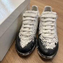 Load image into Gallery viewer, Maison Margiela Gats Size 39.5
