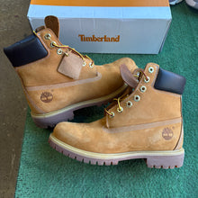 Load image into Gallery viewer, Timberland 6 Inch Boot Size 8
