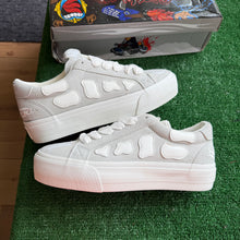 Load image into Gallery viewer, Octavious Marks Skate Shoes Size 9
