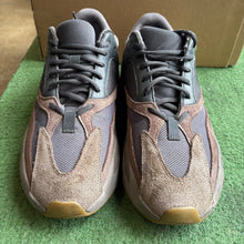 Load image into Gallery viewer, Adidas Yeezy Mauve Size 11
