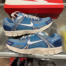 Load image into Gallery viewer, Nike Zoom Vomero 5s Size 11
