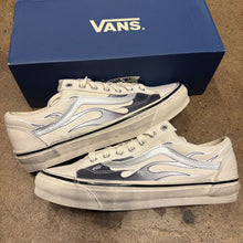Load image into Gallery viewer, Vans Archive Flame LX Old Skool Size 10.5
