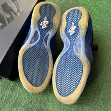 Load image into Gallery viewer, Nike Royal Foamposites Size 10.5
