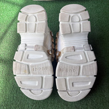 Load image into Gallery viewer, Gucci Flash Treks Size 39UK
