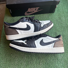 Load image into Gallery viewer, Jordan Mocha Low 1s Size 9
