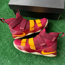 Load image into Gallery viewer, Nike ID LeBron The Land Zoom Soldier 11s Size 8
