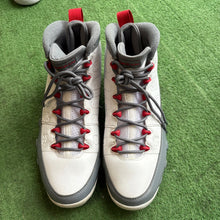 Load image into Gallery viewer, Jordan Fire Red 9s Size 11

