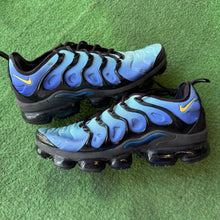 Load image into Gallery viewer, Nike VaporMax Plus Size 10.5
