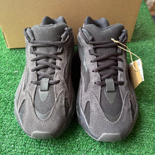 Load image into Gallery viewer, Adidas Yeezy Vanta 700s Size 6
