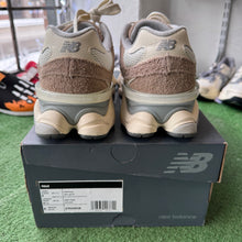 Load image into Gallery viewer, New Balance Driftwood Stone 9060s Size 8
