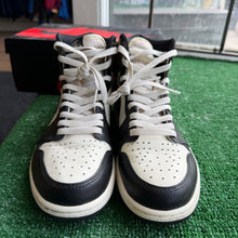 Load image into Gallery viewer, Jordan Mocha 1s Size 9
