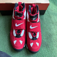 Load image into Gallery viewer, Nike Diamond Turfs Size 13
