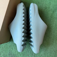 Load image into Gallery viewer, Yeezy Salt Slides Size 12
