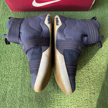 Load image into Gallery viewer, Nike Lebron Soldier 10s Size 13

